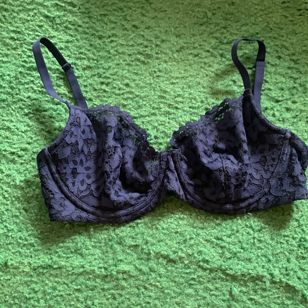 NWOT Victoria secret navy blue lace bra.  34DD